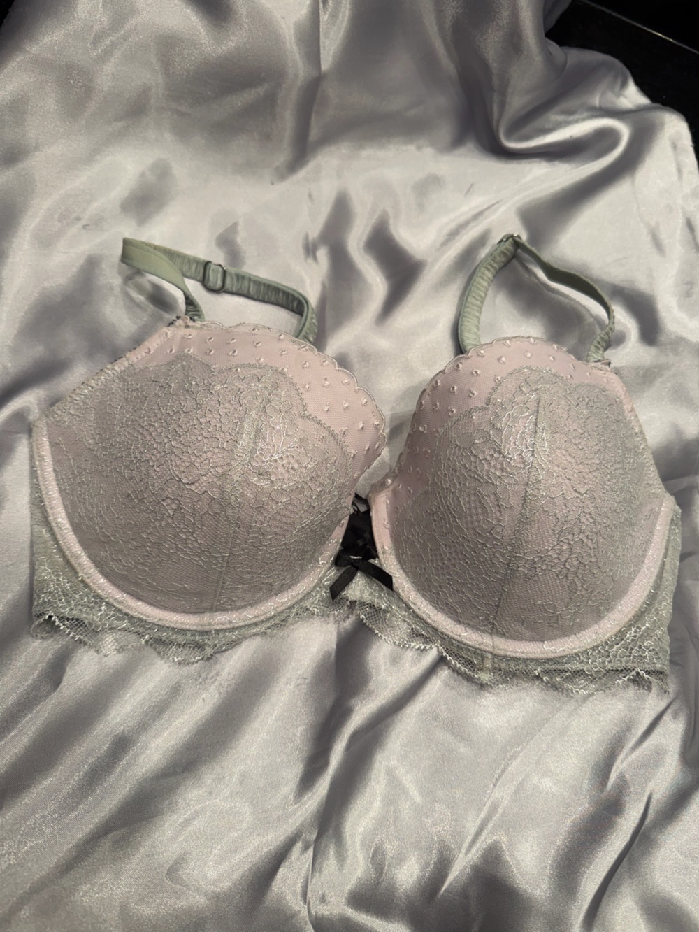Victoria’s Secret Dream Angels Lace Demi Bra 34DD
